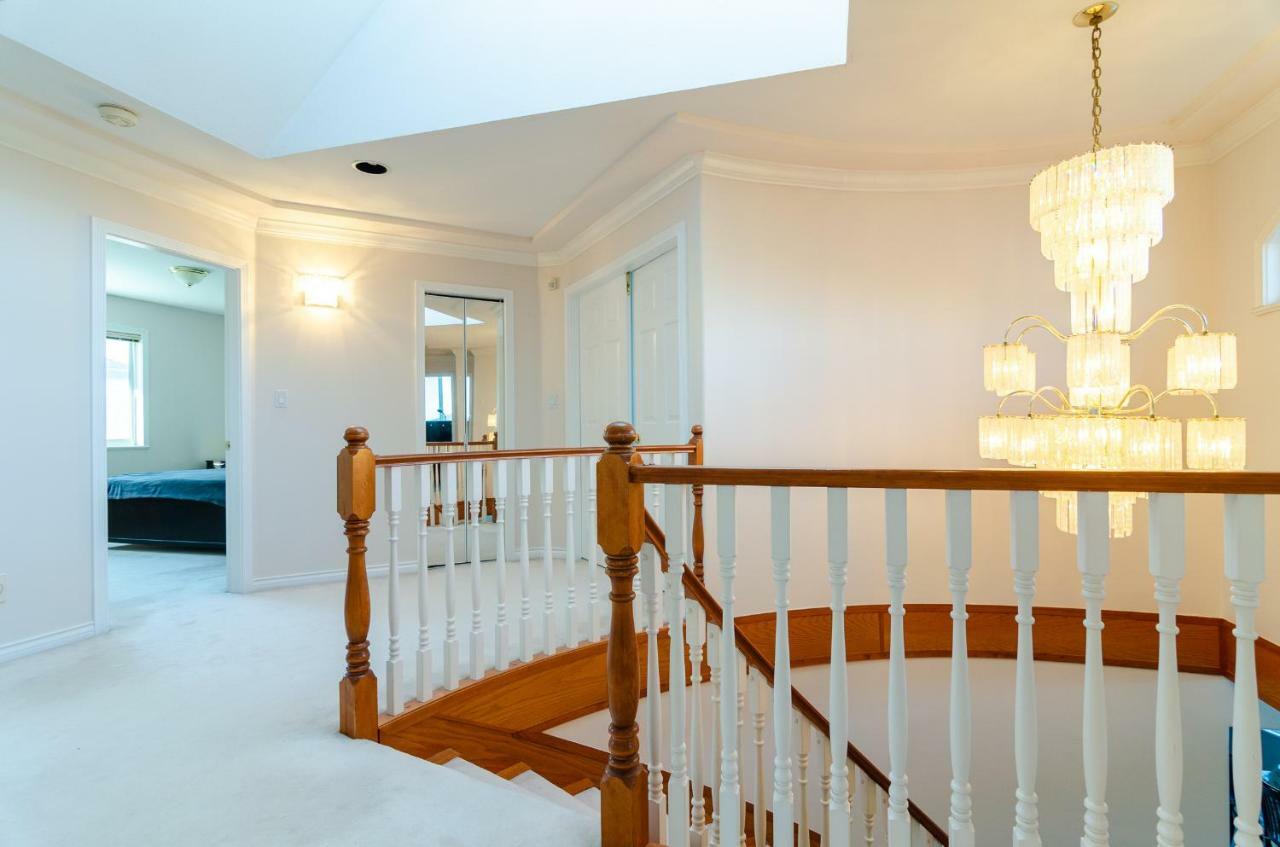 3 Private, Spacious, Bright Rooms In A Gorgeous House Нью-Вестминстер Экстерьер фото