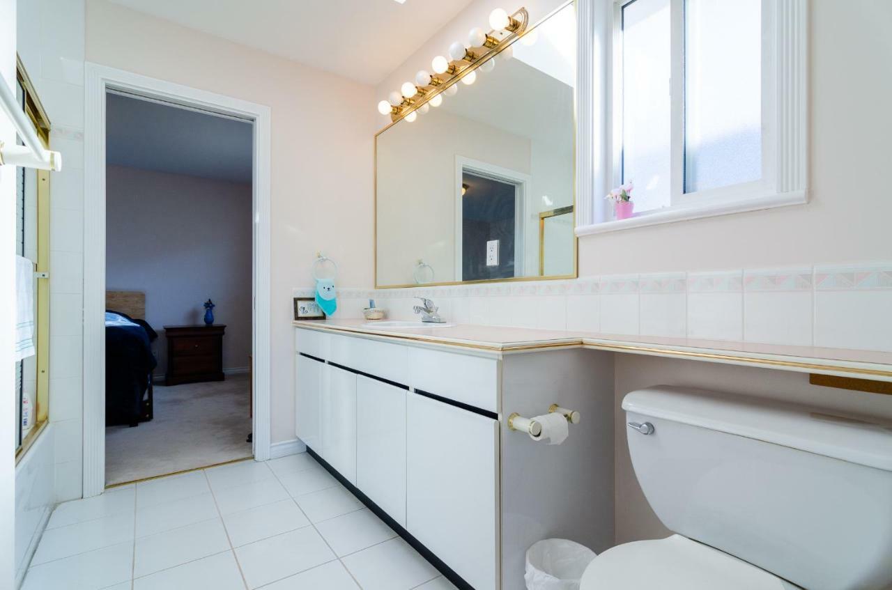 3 Private, Spacious, Bright Rooms In A Gorgeous House Нью-Вестминстер Экстерьер фото