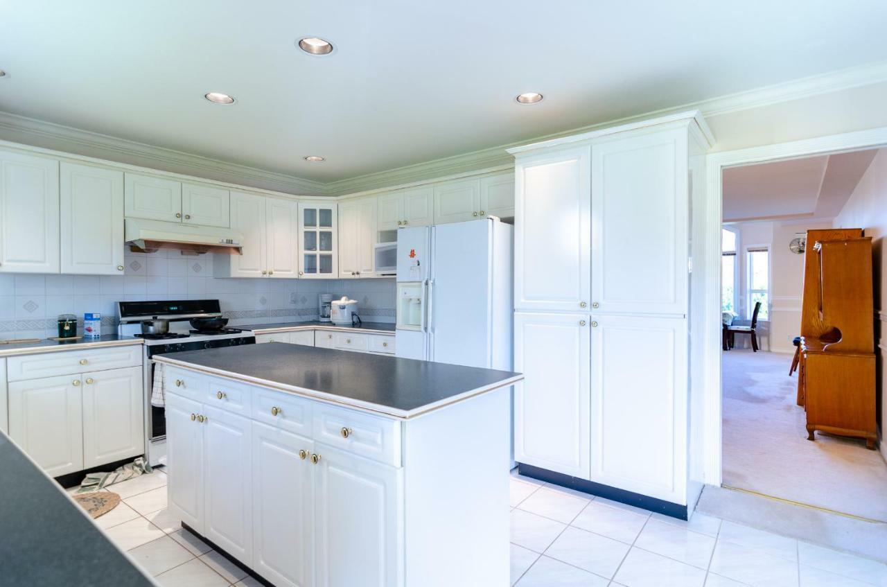 3 Private, Spacious, Bright Rooms In A Gorgeous House Нью-Вестминстер Экстерьер фото